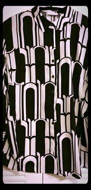 New York & Company Black and White Geometric Blouse